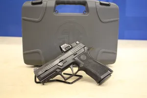 **POLICE TRADE** SIG SAUER P320 CARRY PRO 9MM W/ SIG PRO RED DOT